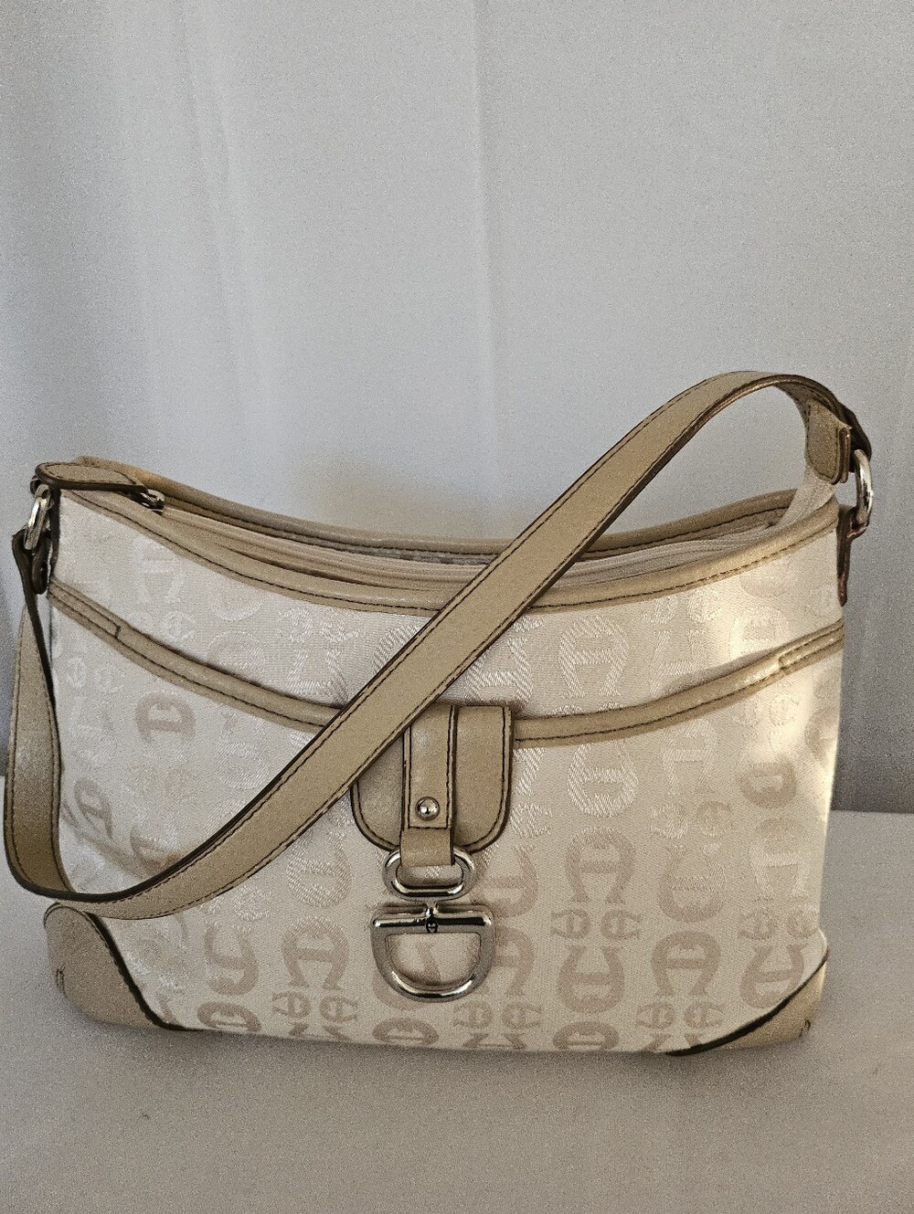 Hobo Style Shoulder Bag Etienne Aigner Cream & Tan Geometric Logo Purse Handbag
